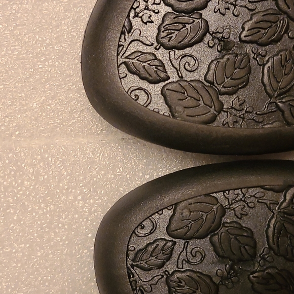 OKAb Black Flip Flops - Picture 7 of 7